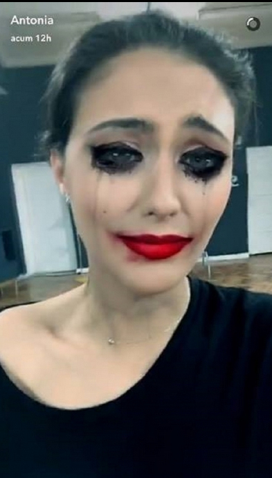 Antonia, cu lacrimi pe faţă, cu ajutorul filtrelor din aplicaţia Snapchat.