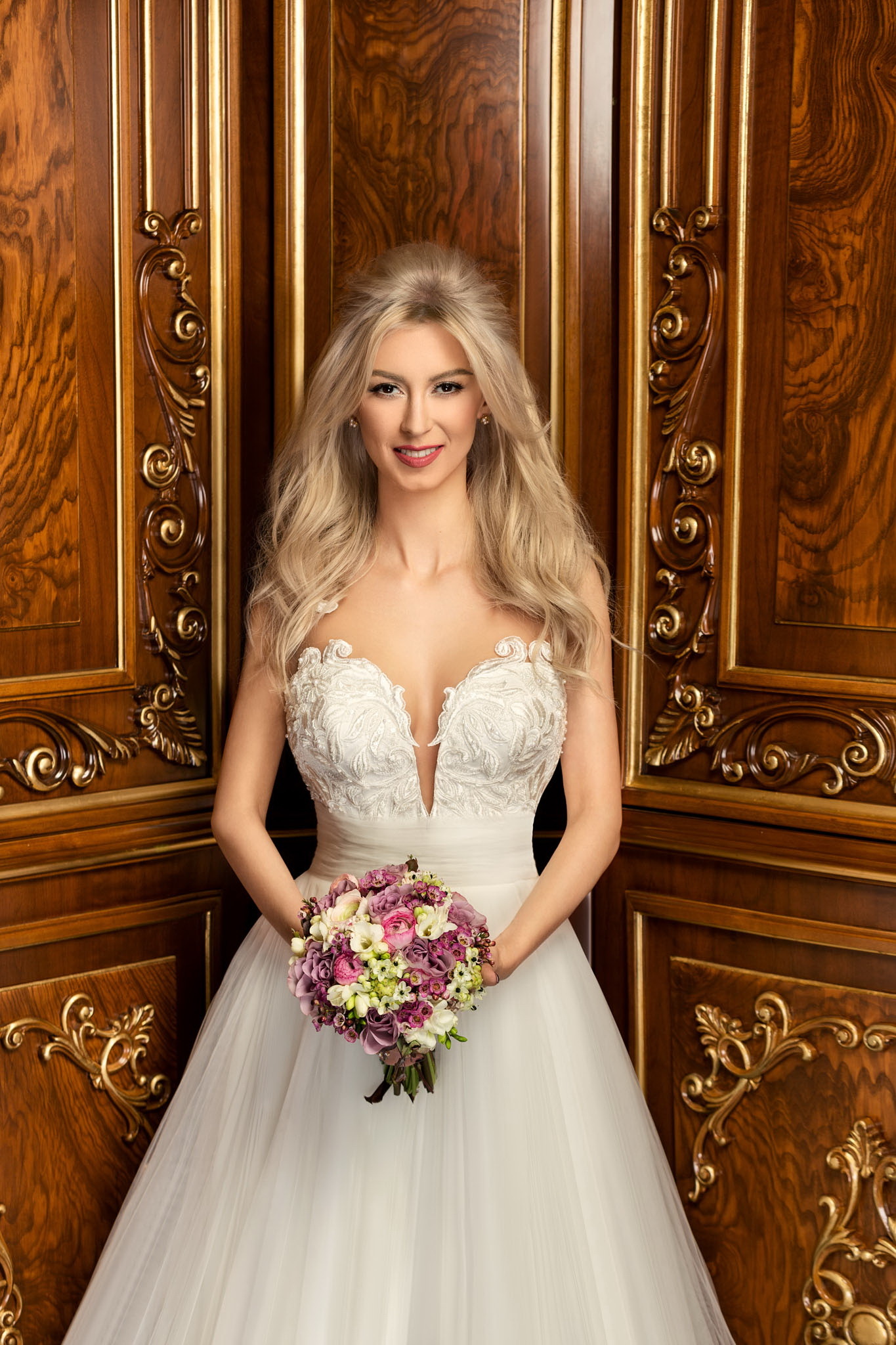 Vedeta radiază de fericire.