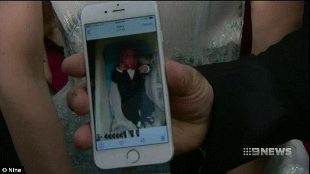 Mel Gibson le-a arătat în premieră tuturor o poză cu bebeluşul său