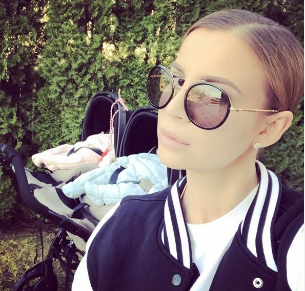 Marina Dina, selfie împreună cu gemenii