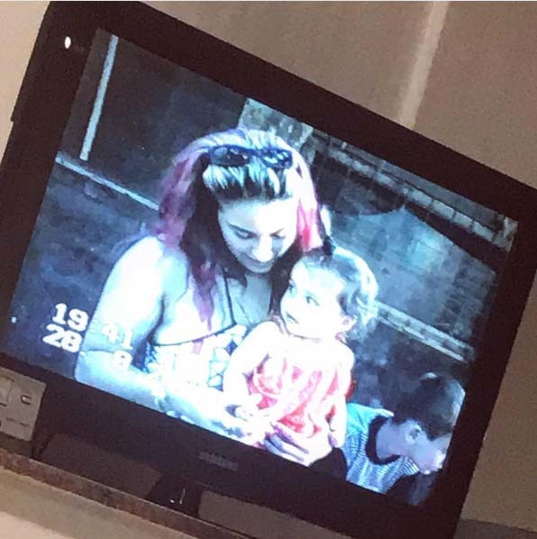 Betty Salam a publicat o fotografie din 2001, cu ea micuţă, în braţele mamei sale