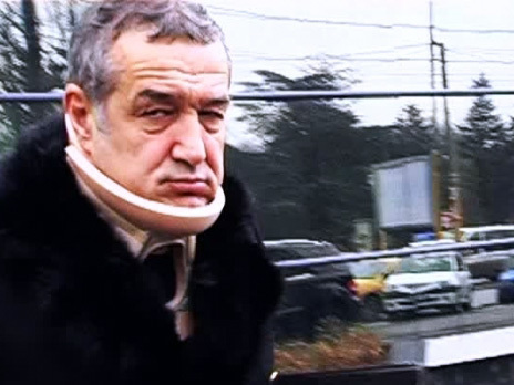 Becali a purtat guler cervical cât timp s-a aflat la închisoare