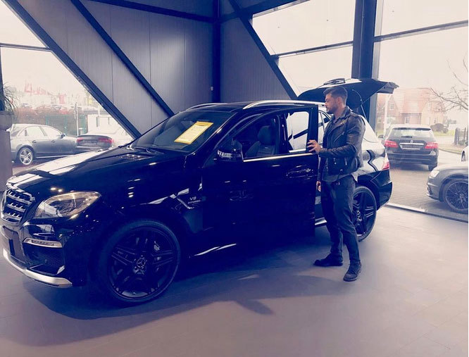 Victor a fost ”fermecat” de un bolid de lux