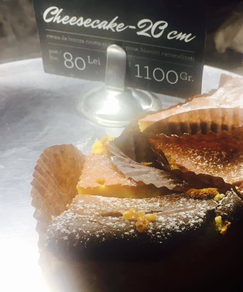 Oana Lis s-a răsfăţat cu un chesscake de 20 cm.