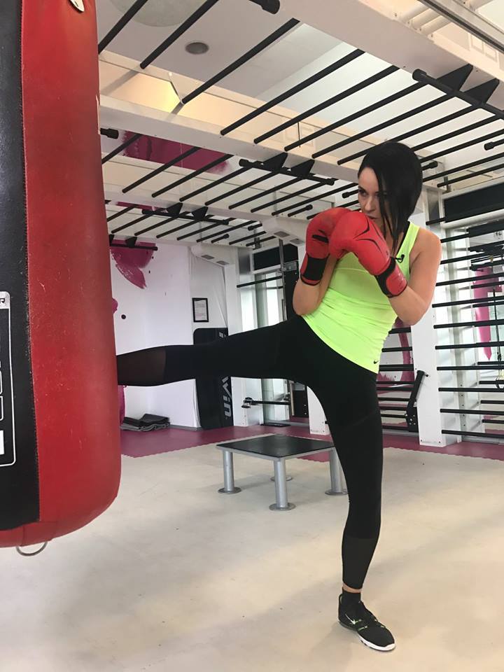 Andreea Marin s-a apucat de box.