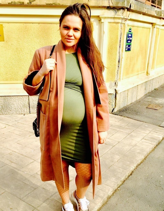 Mădălina Ionescu şi-a pozat soţia.