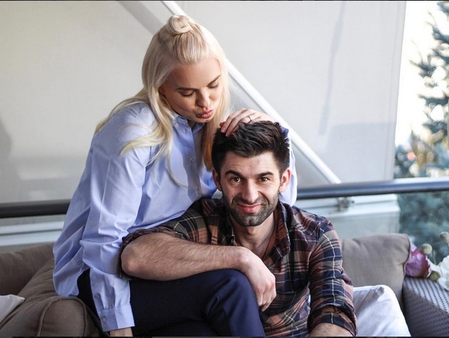 Jojo este extrem de fericită, la două luni de zile de când a adus-o pe lume pe micuţa Zora!