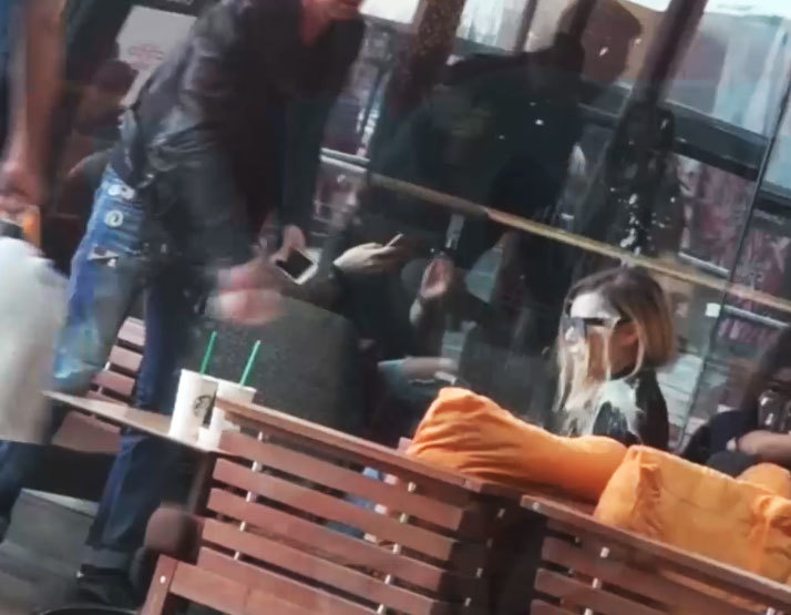 Acesta a fost momentul când Maria Simion a primit în plină figură conţinutul paharului cu lapte