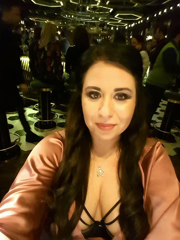 Vedeta a purtat o ţinută sexy.