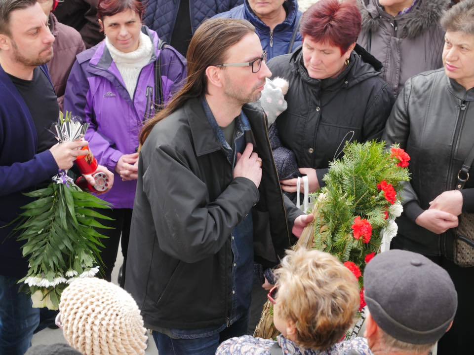 Florin Vasilică, fiul regretatului Liviu Vasilică, a adus o coroană de flori pentru Ileana Ciuculete.