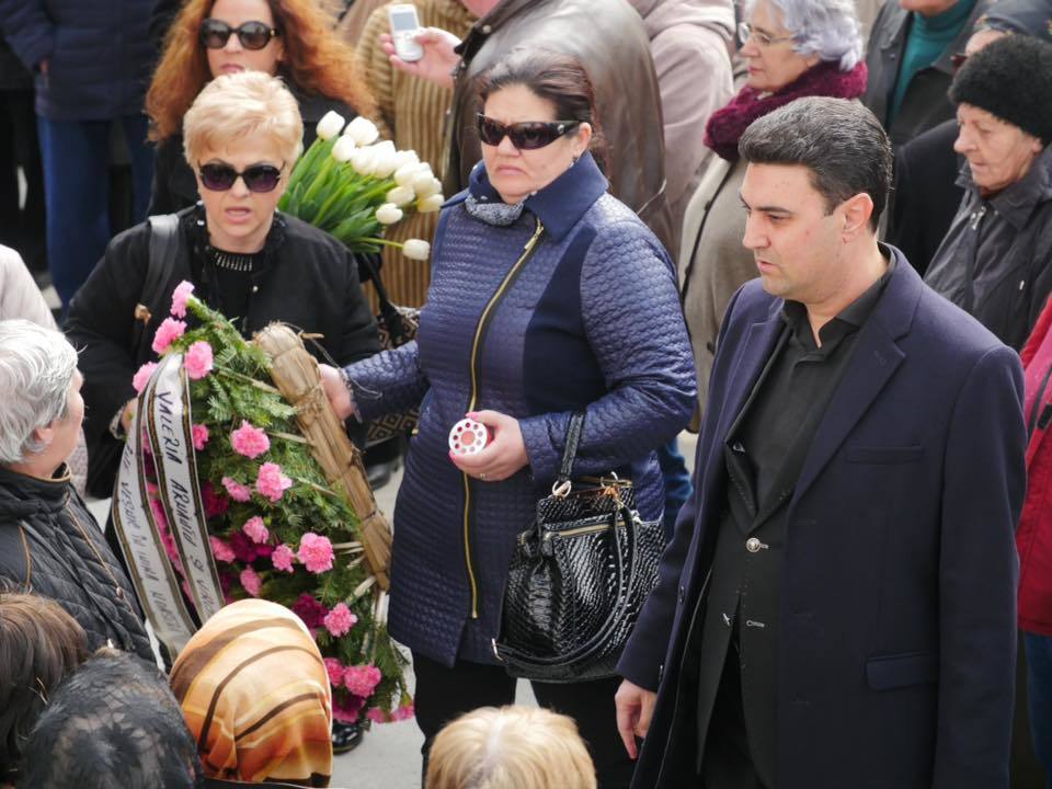 Valeria Arnăutu a venit cu familia la înmormântarea Ilenei Ciuculete