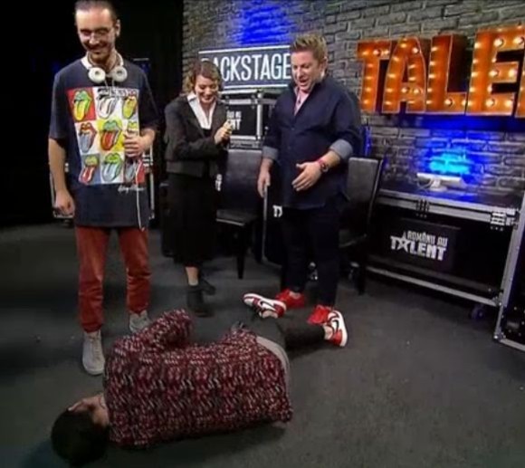 Smiley a ''leşinat'' când a văzut-o pe Laura Cosoi.