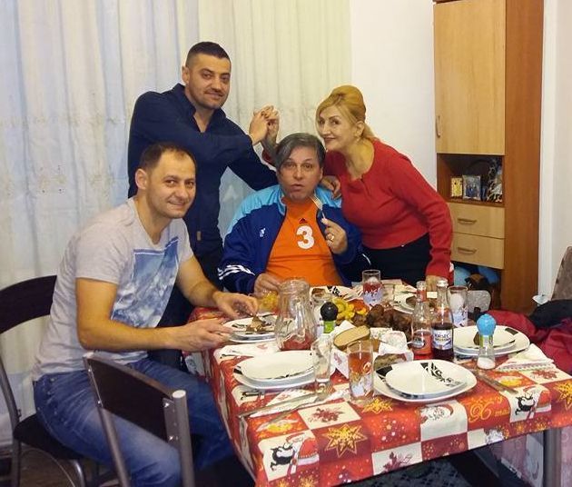 Ileana Ciuculete şi Cornel Galeş au petrecut de Crăciun cu copiii cântăreţei