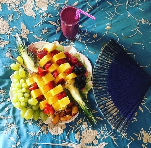 Mădălina Ghenea este răsfăţată de iubit.