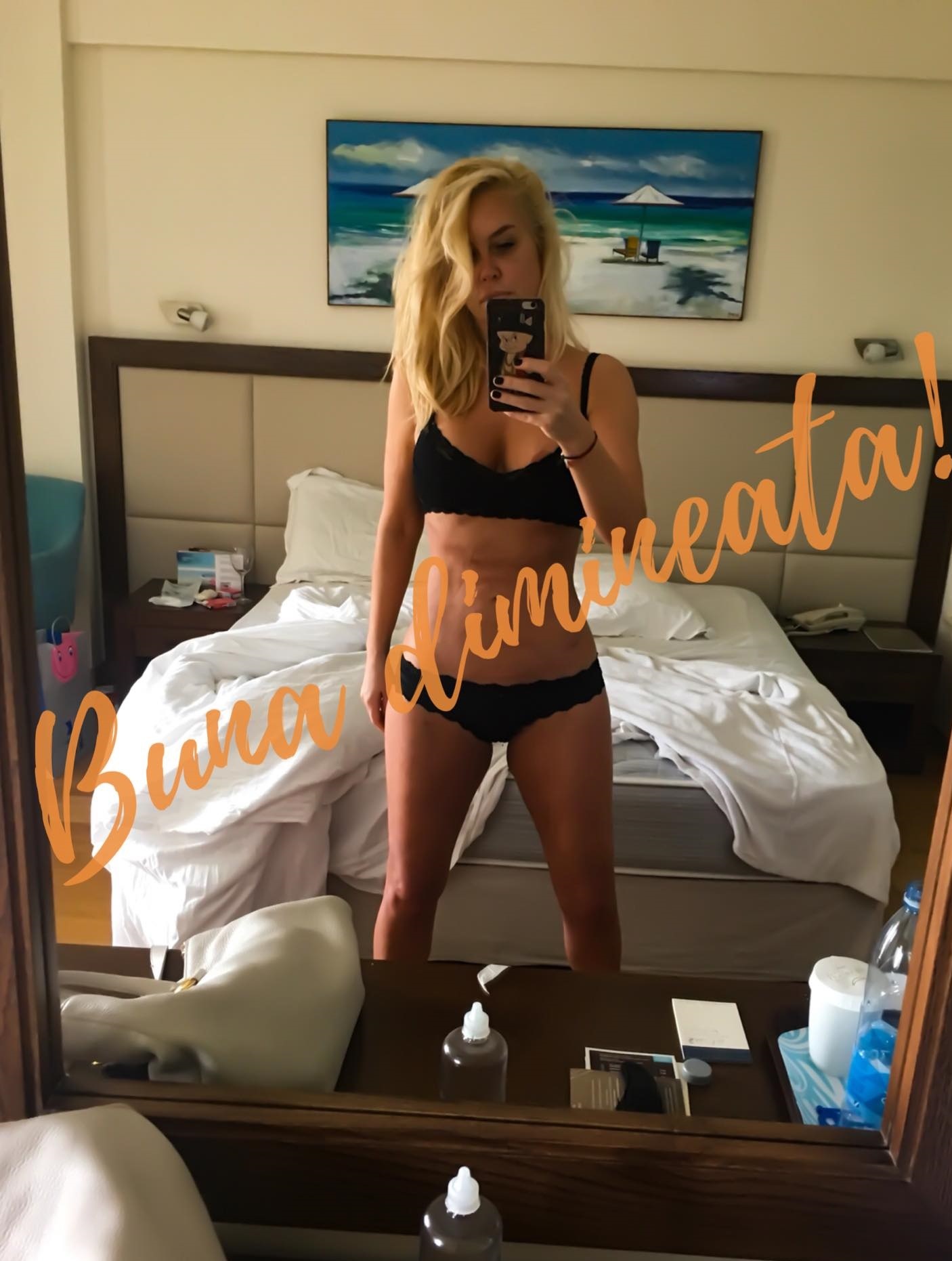 Vica Blochina s-a pozat în lenjerie intimă