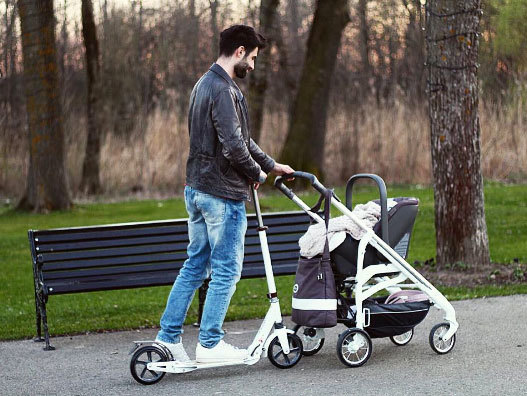 Paul Ipate, tăticul pe trotinetă