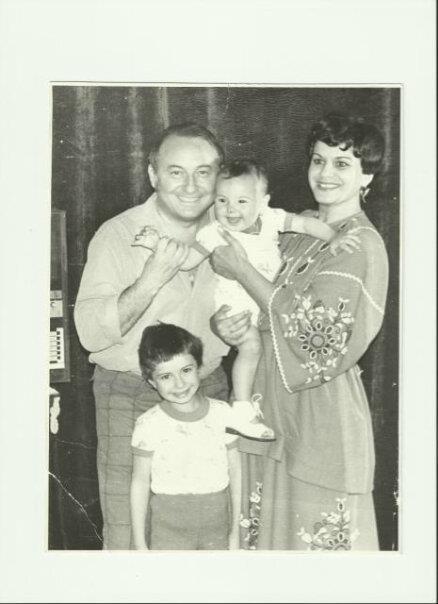 Ionela Prodan, Traian Tănase şi cele două fete.