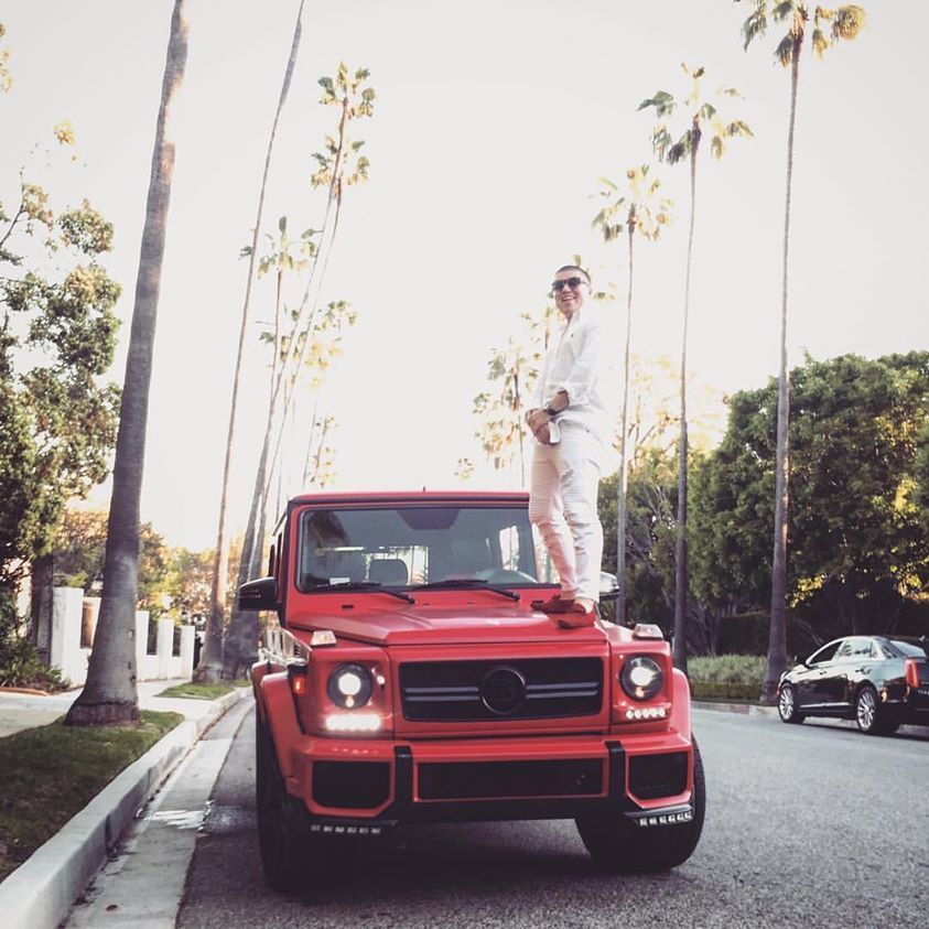 Robert Becşenescu s-a urcat pe o maşină de lux în Beverly Hills