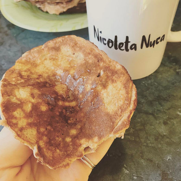 Nicoleta Nucă a mâncat clătite la micul dejun