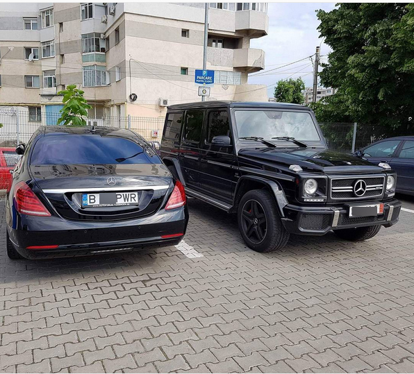 Edy Power nu se sfieşte să îşi parcheze maşinile Mercedes în faţa blocului