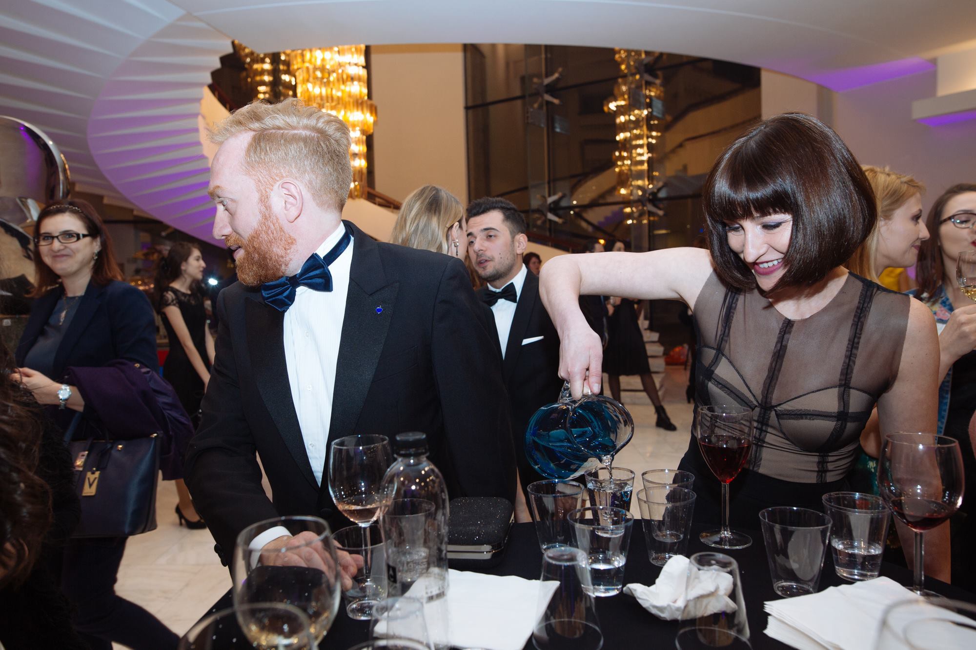 Din ce în ce mai multe vedete au început să bea apa de la robinet