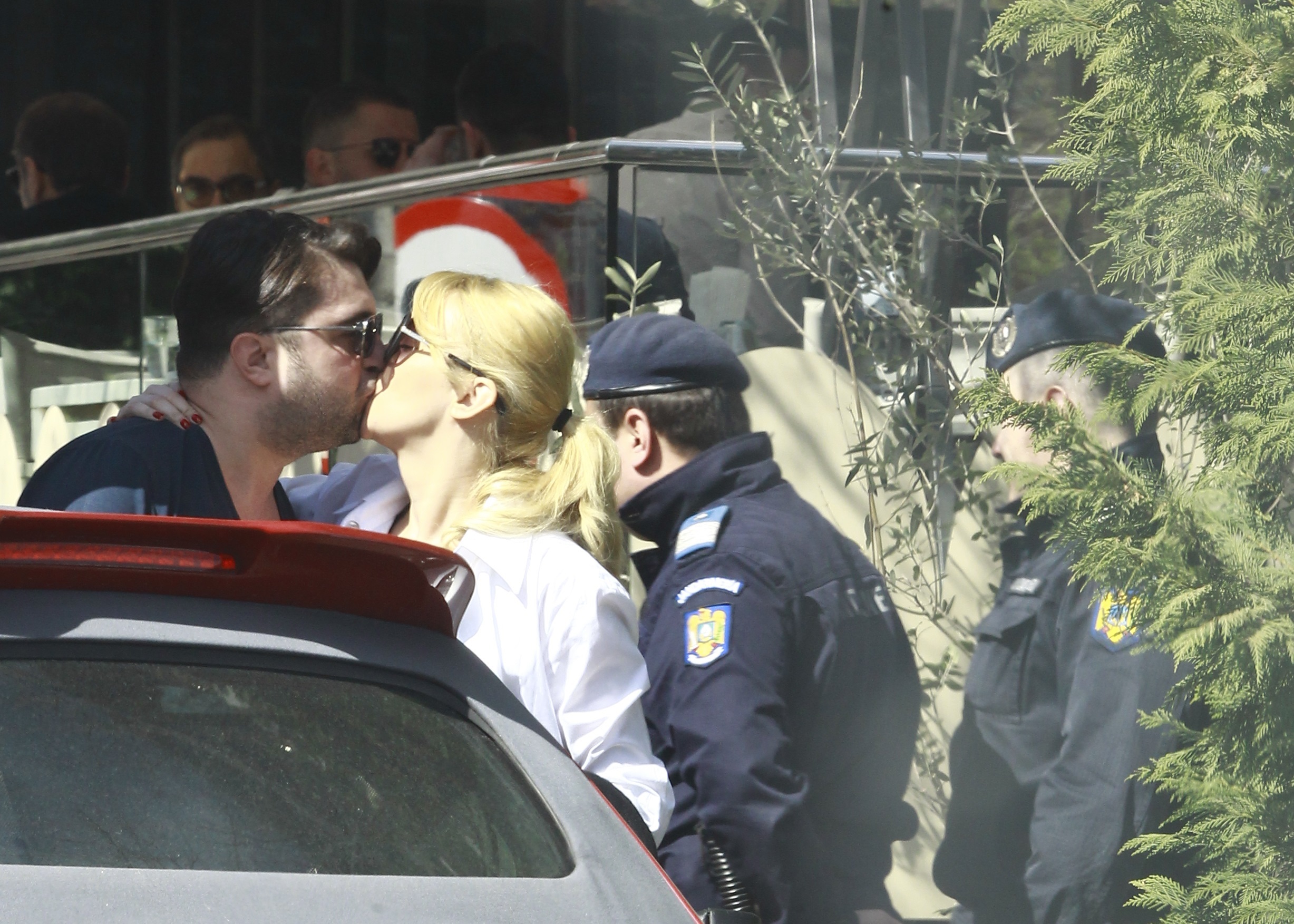 La despărţire, Diana Dumitrescu şi Alin Boroi s-au sărutat franţuzeşte minute în şir