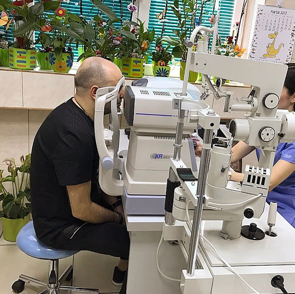 Dan Capatos a mers la medicul oftalmolog