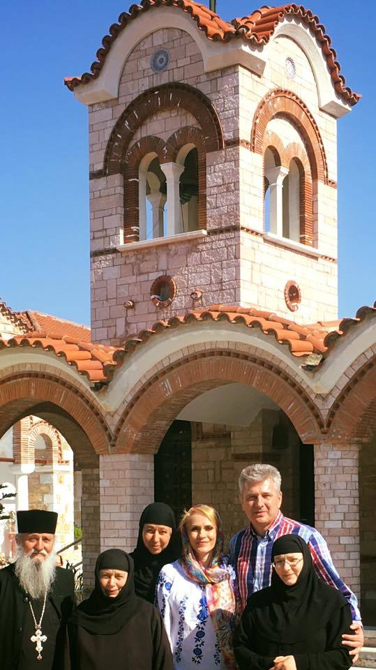 Gabriela Firea şi Florentin Pandele au mers de Bunavestire la Mănăstirea Katoxenia, din Grecia