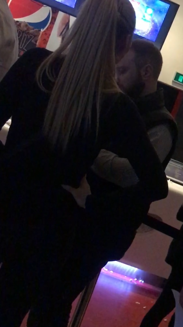 Andrei Tinu şi-a scos iubita la film