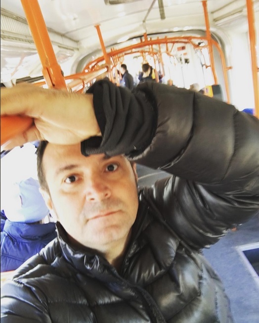 Chiar dacă nu părea să fie încântat de mersul cu tramvaiul, Buzdugan şi-a păstrat simţul umorului.