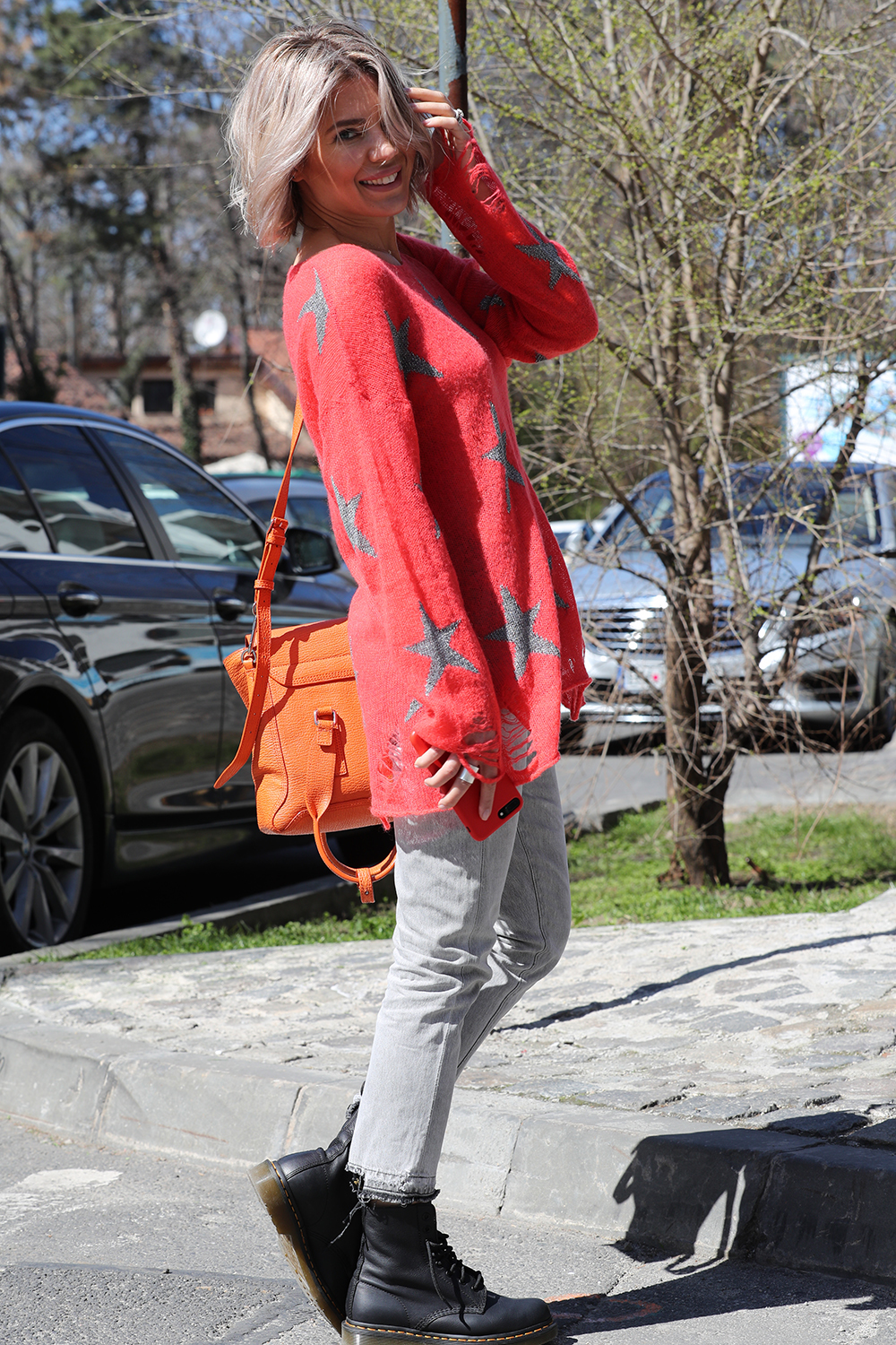 Gina Pistol arată foarte bine şi după despărţirea de Alin Cocoş. Vedeta a zâmbit în permanenţă, semn că nu a afectat-o încheierea relaţiei cu Cocoş Jr.