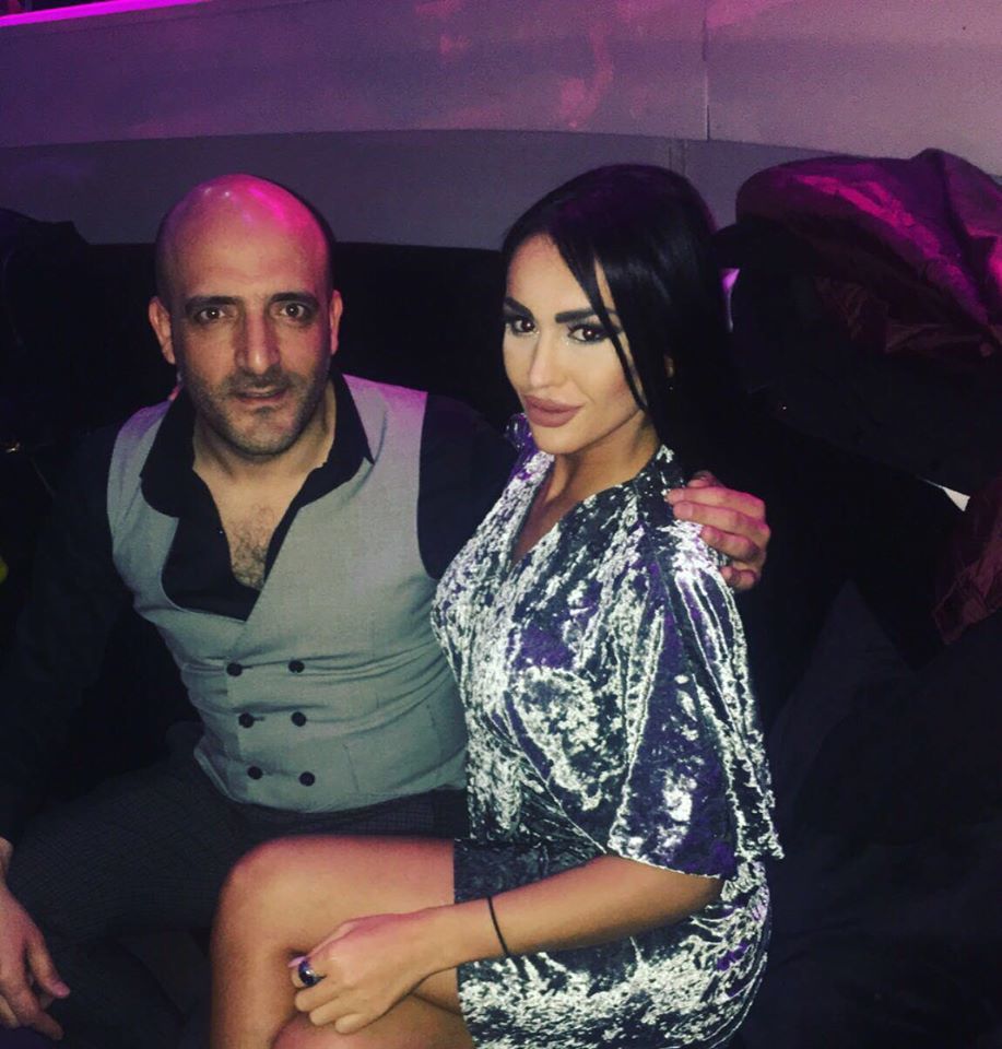 Cei doi sunt foarte apropiaţi.