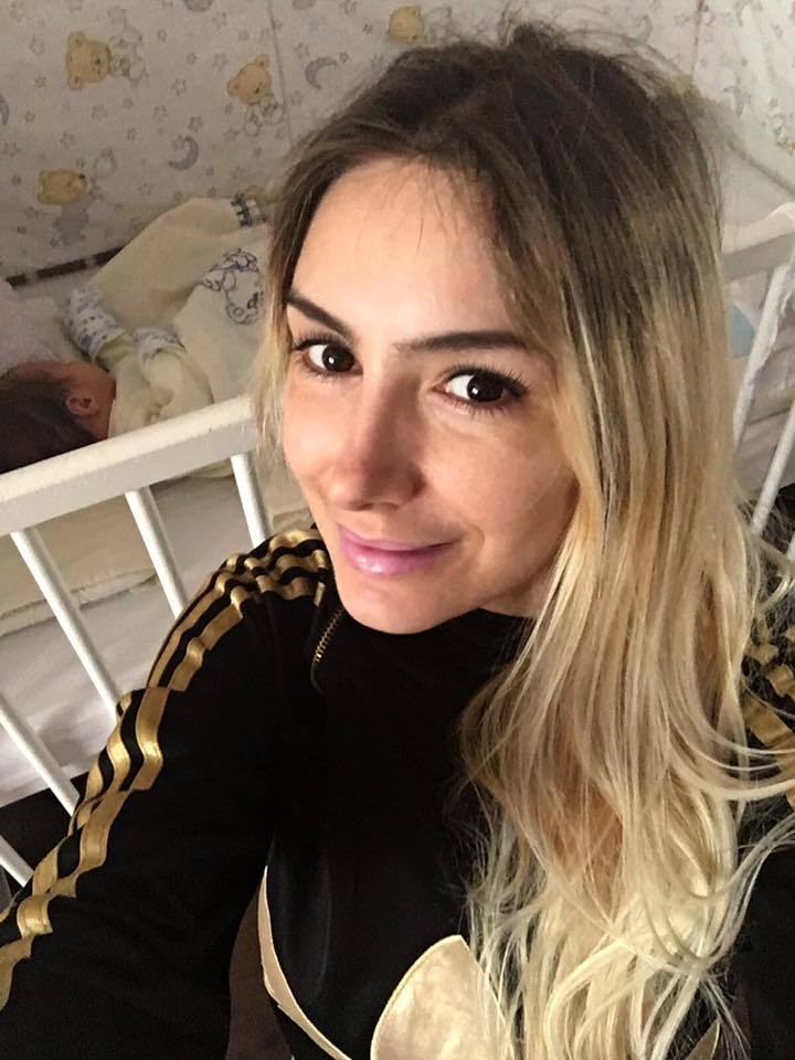 Sexu-Brăileanca şi-a făcut selfie cu fiul ei.