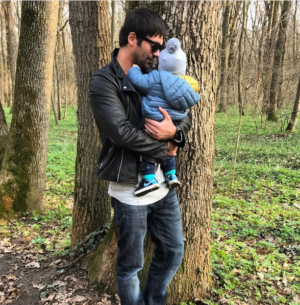 Radu Vâlcan şi-a scos băieţelul la plimbare