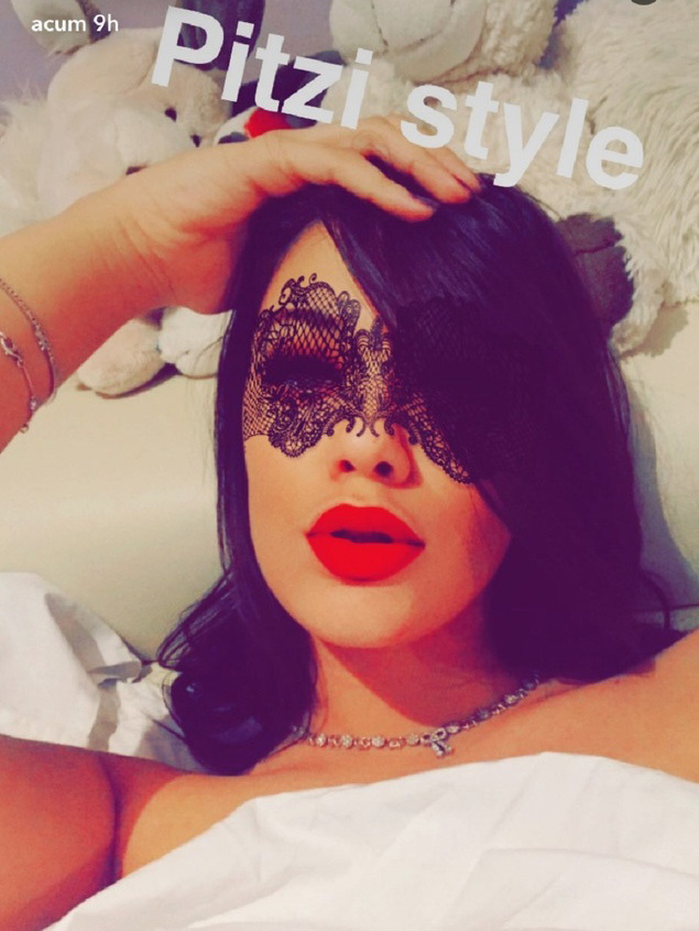 Betty Salam s-a pozat provocator în pat