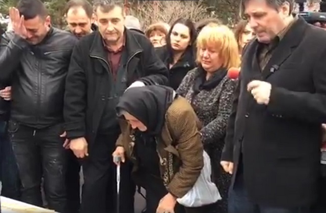 Mama Ilenei Ciuculete este doborâtă de moartea fiicei sale