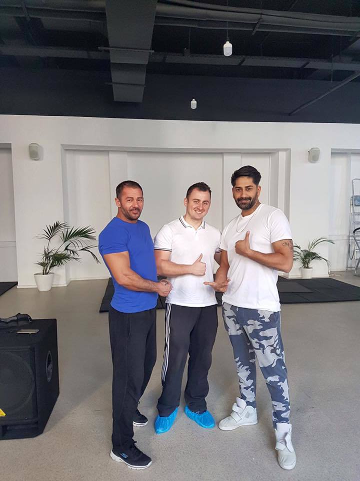 Cristian Bujan (stânga) este antrenorul personal de fitness al lui Connect-R