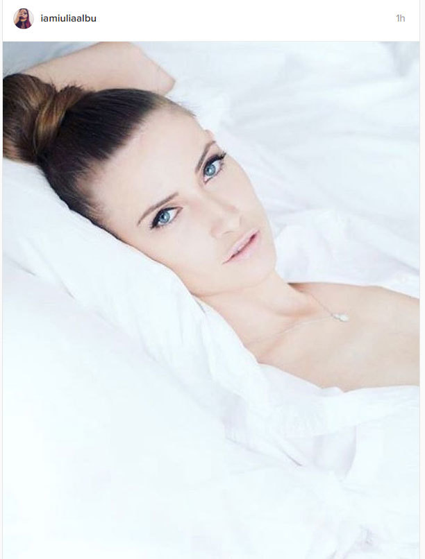 Iulia Albu apare foarte rar în astfel de fotografii