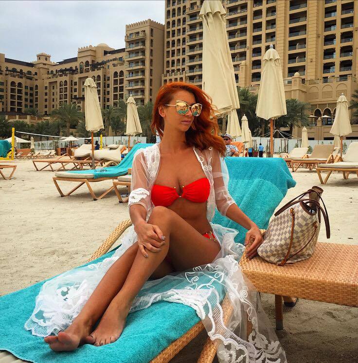 Aşa arată Denisa Tănase în costum de baie.