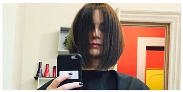 Andreea şi-a făcut un bob mai scurt.