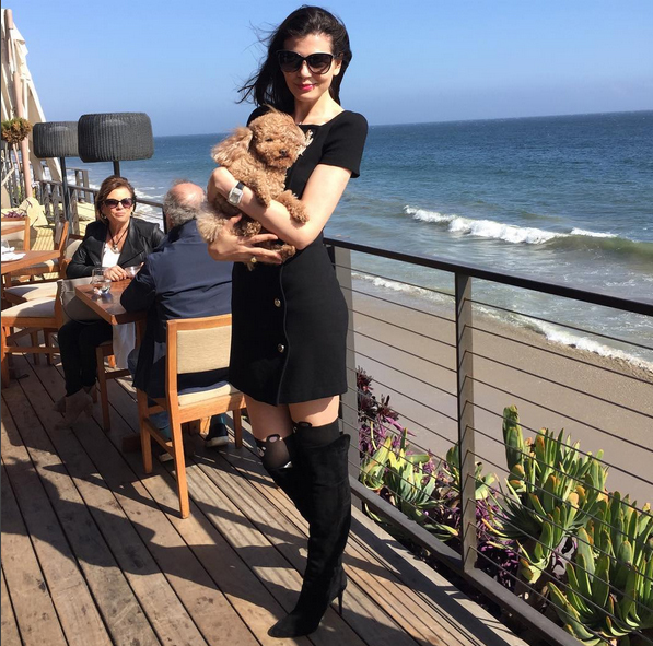 Monica Gabor a atras toate privirile pe plaja din Malibu.