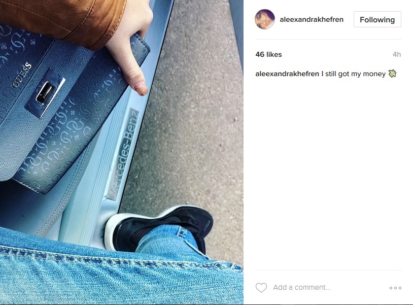 Aleexandra şi-a asigurat totuşi fanii că nu a cheltuit toţi banii primiţi de la afaceristul care a câştigat licitaţia.