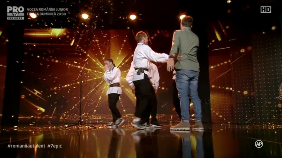 ANDI MOISESCU a apăsat butonul de GOLDEN BUZZ când a văzut ce au putut face aceşti dansatori pe scenă!