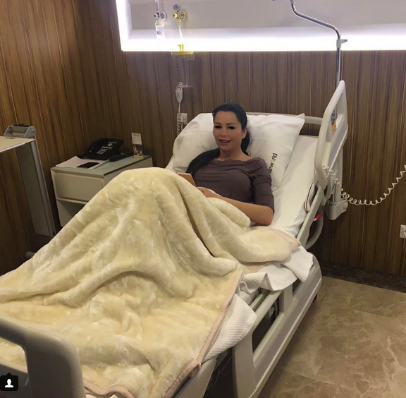 Brigitte s-a fotografiat pe patul de spital.