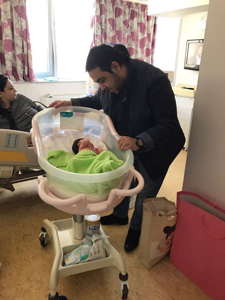 Sorinel Copilul de Aur alături de micuţa lui, care a venit pe lume vineri