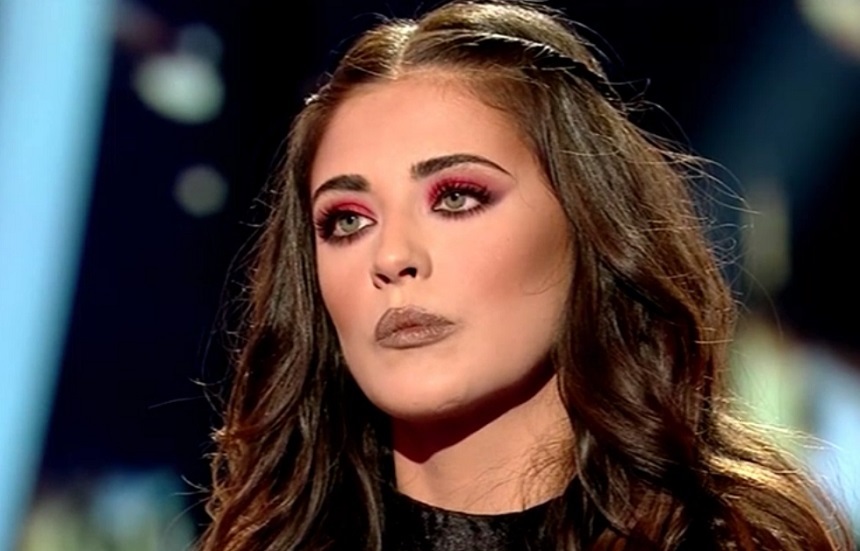 Antonia se topeşte pe picioare de dorul fiicei ei, Maya.