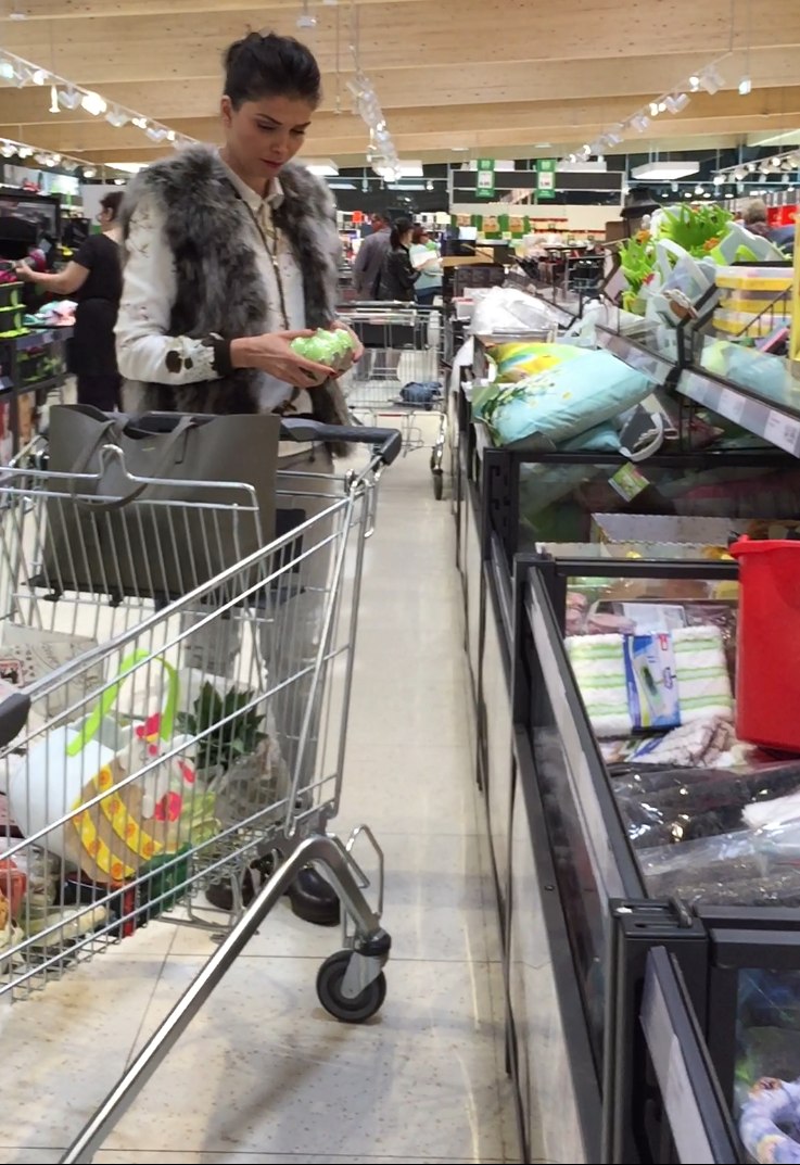 Alina Puşcaş a ieşit la cumpărături pentru Paşte