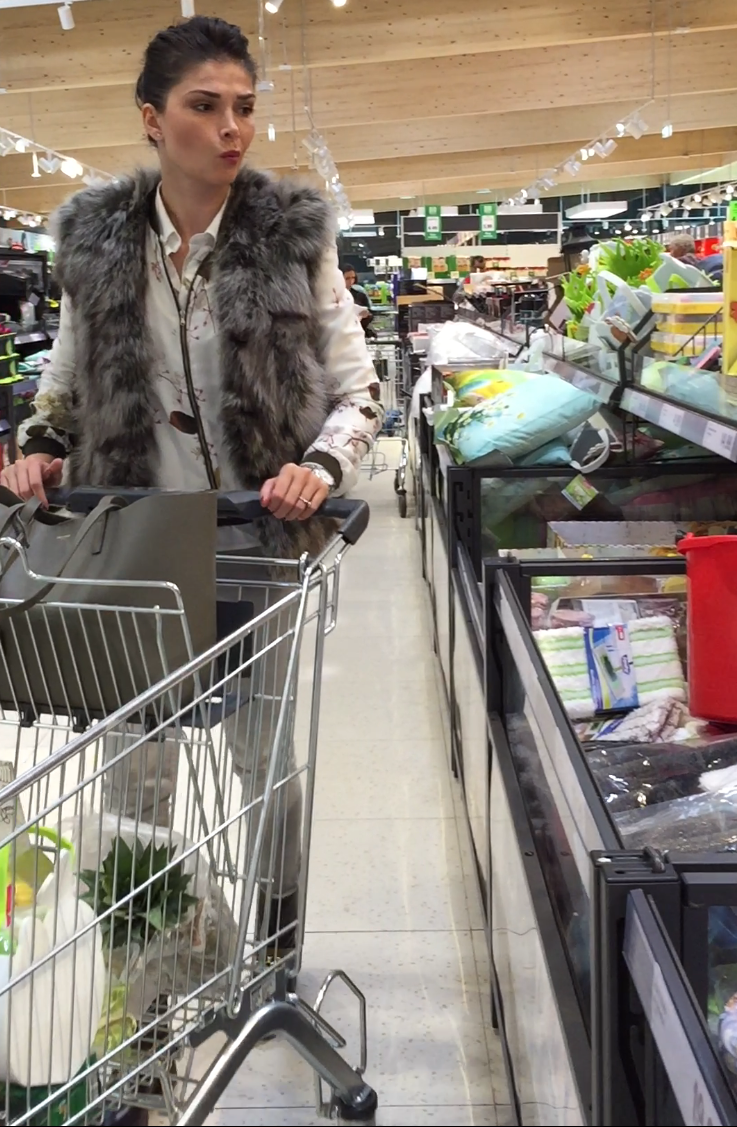 Alina Puşcaş a ieşit la cumpărături pentru Paşte