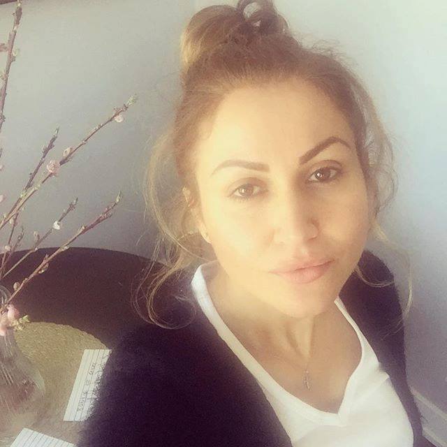 Anamaria Ferentz se pregăteşte în această perioadă să devină şi agent imobiliar, asigurându-şi astfel o a doua sursă de venit, în afară de muzică.