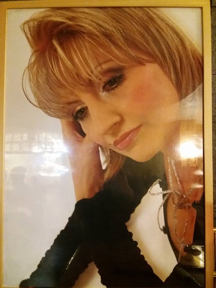 Cristi, fiul Ilenei Ciuculete, şi-a actualizat pe Facebook o imagine cu mama sa, ca şi fotografie de copertă.